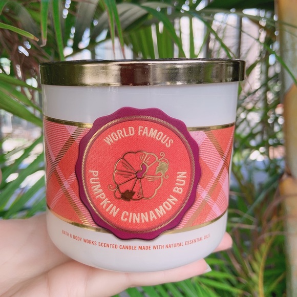 Bath & Body Works Pumpkin Cinnamon bun candle - Picture 8 of 10